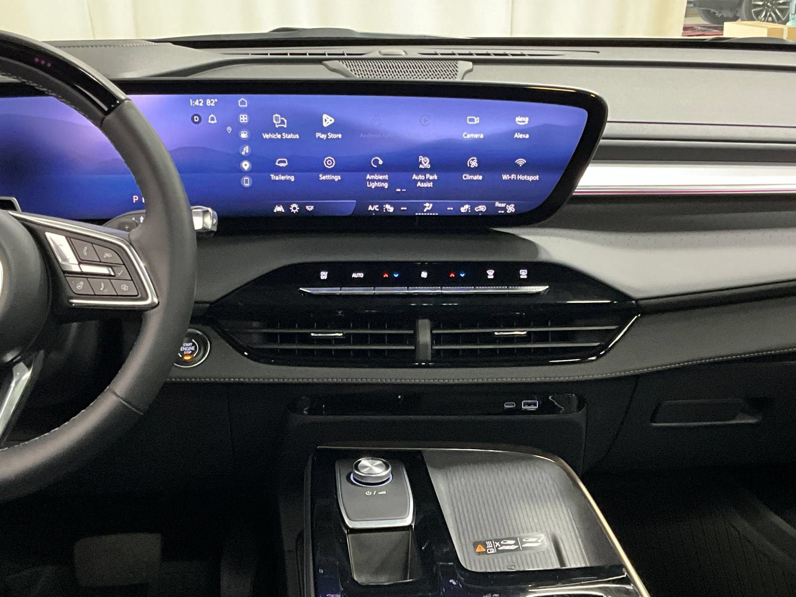 Used 2025 Buick Enclave Avenir AWD/4WD image 8