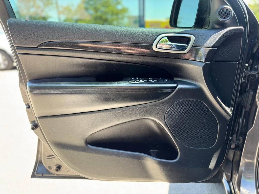 Used 2017 Jeep Grand Cherokee Altitude AWD/4WD image 13