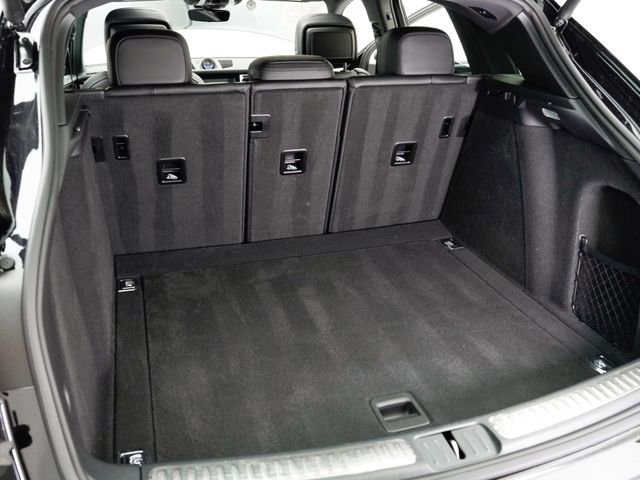 Certified 2025 Porsche Macan AWD/4WD image 40