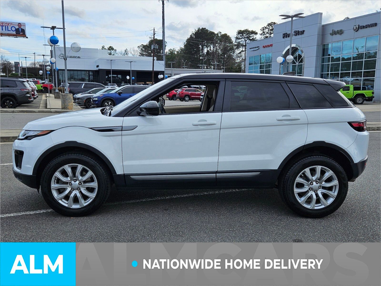 Used 2019 Land Rover Range Rover Evoque SE AWD/4WD image 5