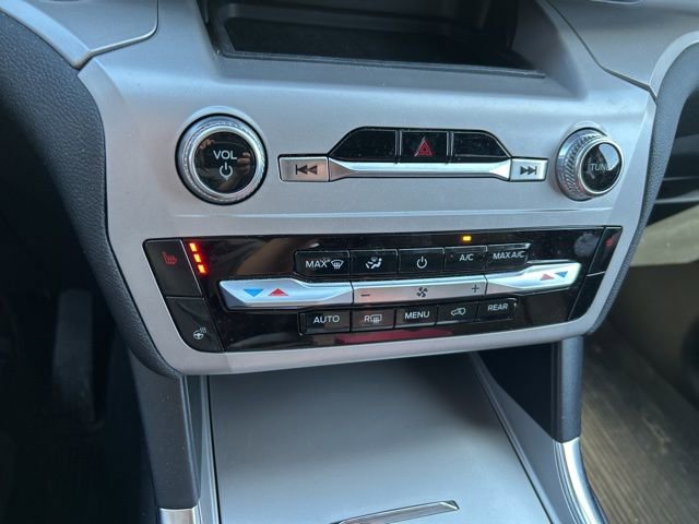 Used 2023 Ford Explorer XLT w/ Equipment Group 202A image 11