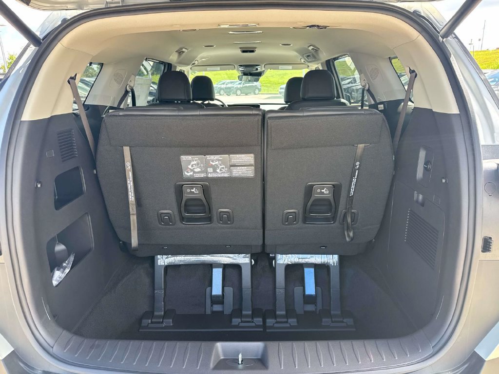 New 2026 Kia Carnival EX FWD image 12