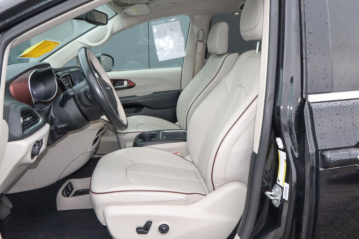 Used 2020 Chrysler Pacifica Limited image 7