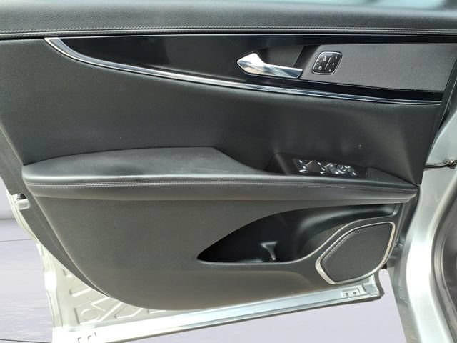 Used 2023 Lincoln Nautilus FWD image 11