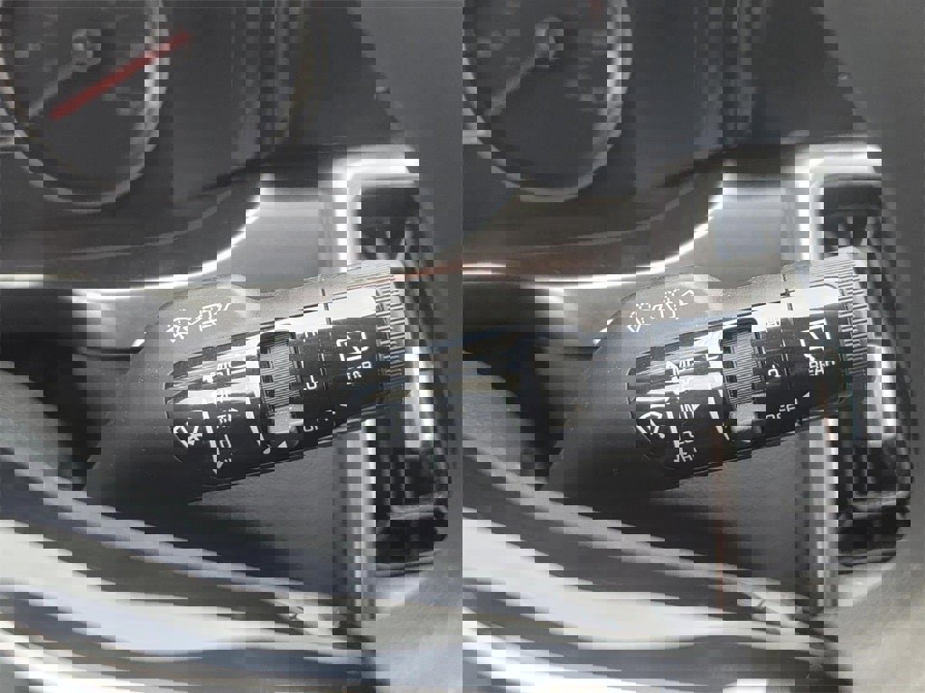 Used 2023 Kia Sorento LX image 18