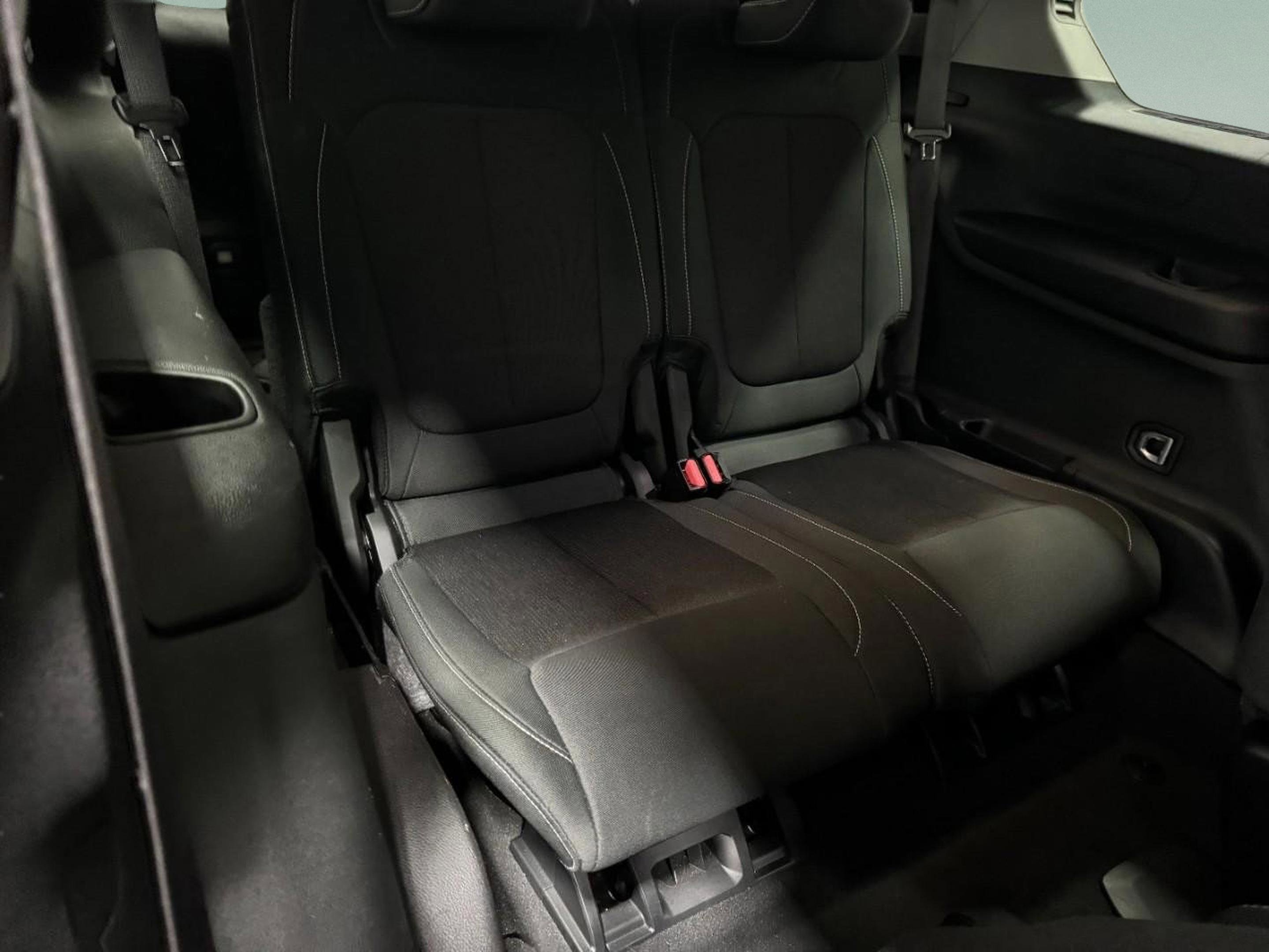 Used 2023 Jeep Grand Cherokee L Laredo image 11