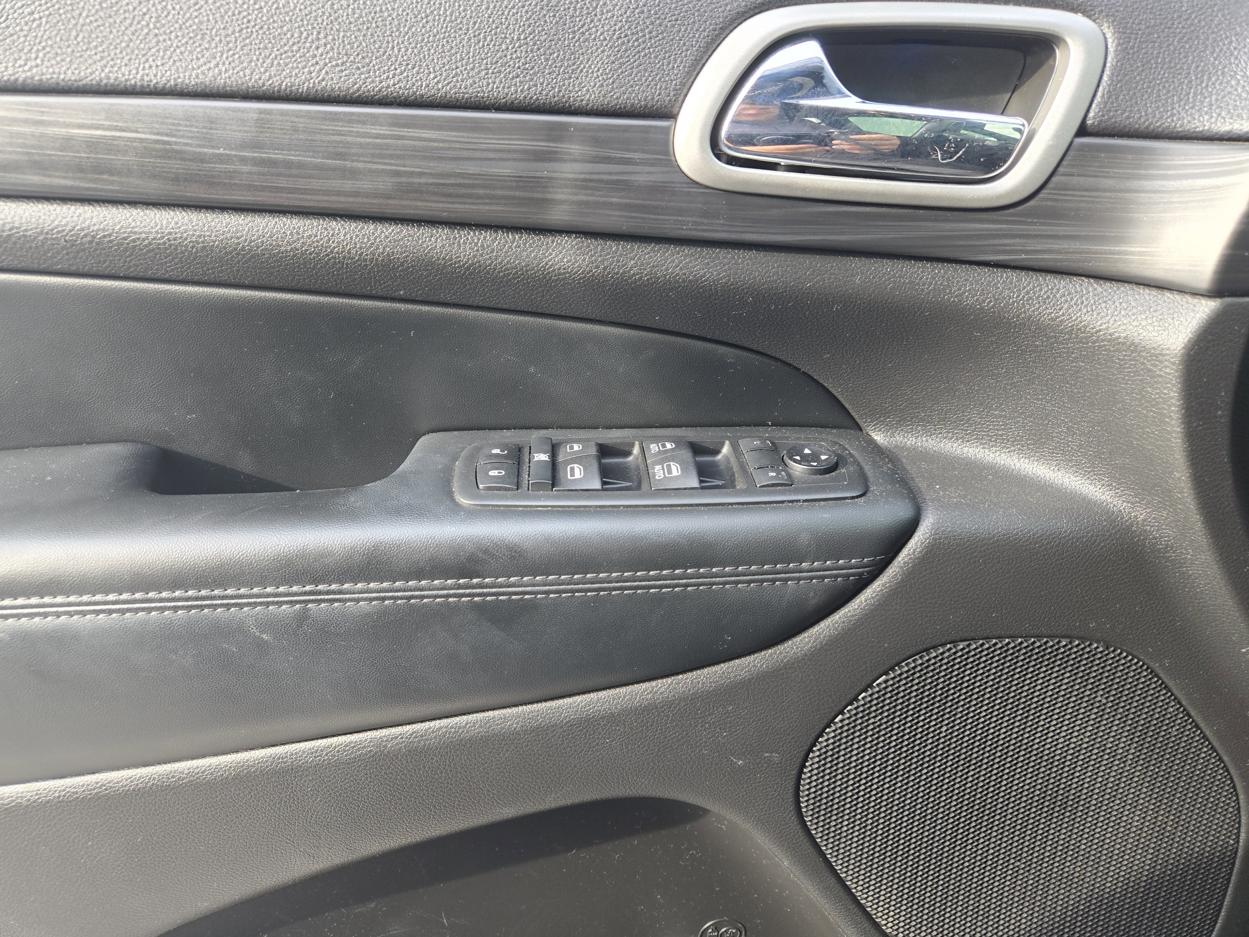 Used 2020 Jeep Grand Cherokee Laredo image 25