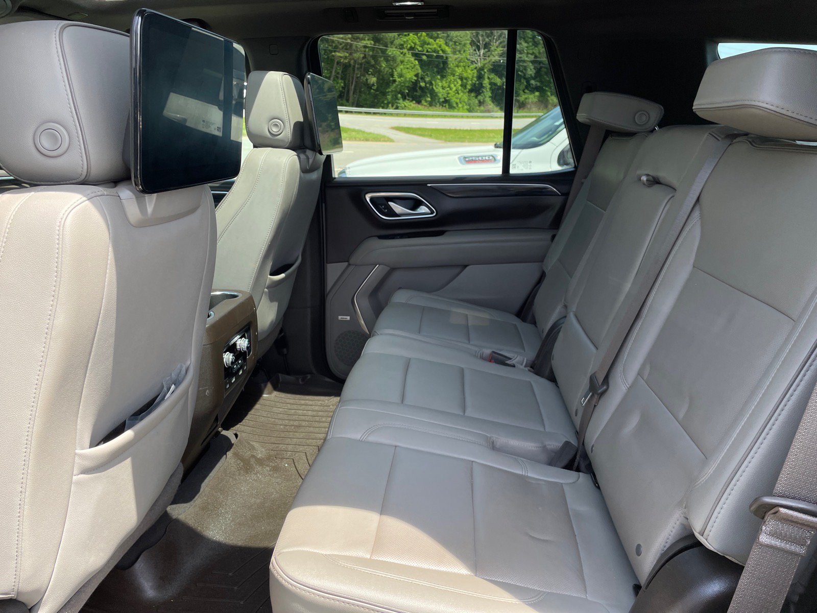 Used 2023 GMC Yukon SLT AWD/4WD image 10