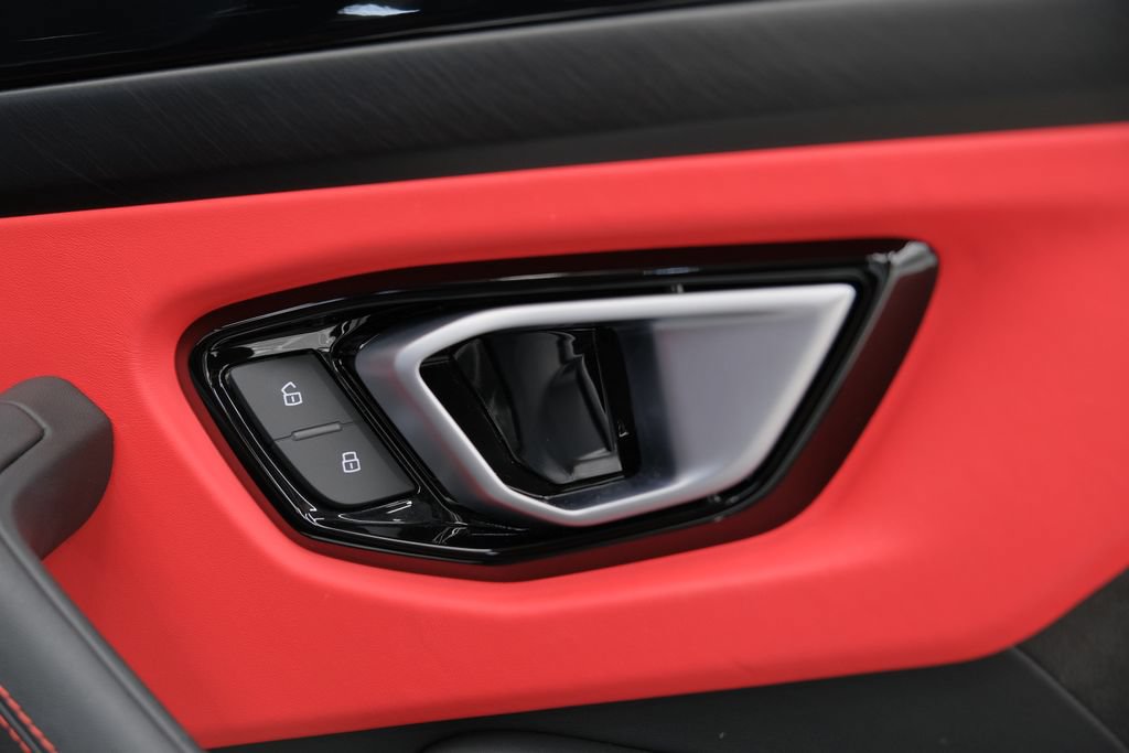 Used 2022 Lamborghini Urus AWD/4WD image 51