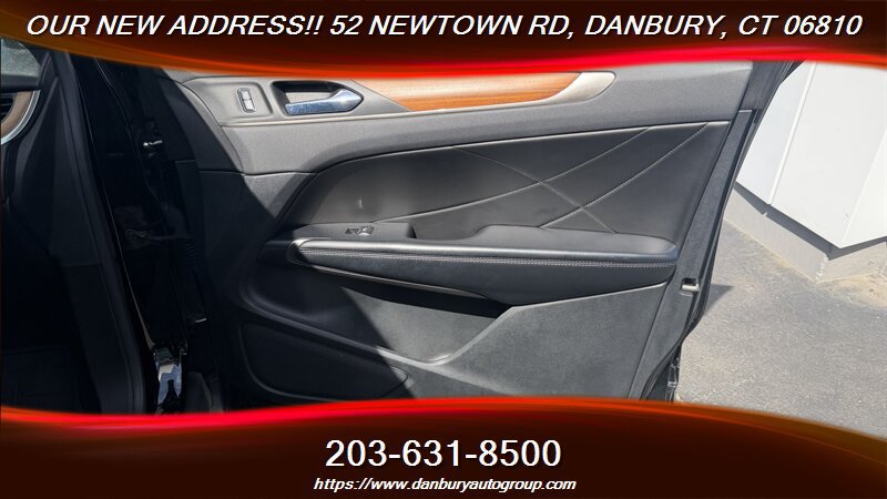 Used 2017 Lincoln MKC Reserve w/ Lincoln MKC Climate Package AWD/4WD image 11
