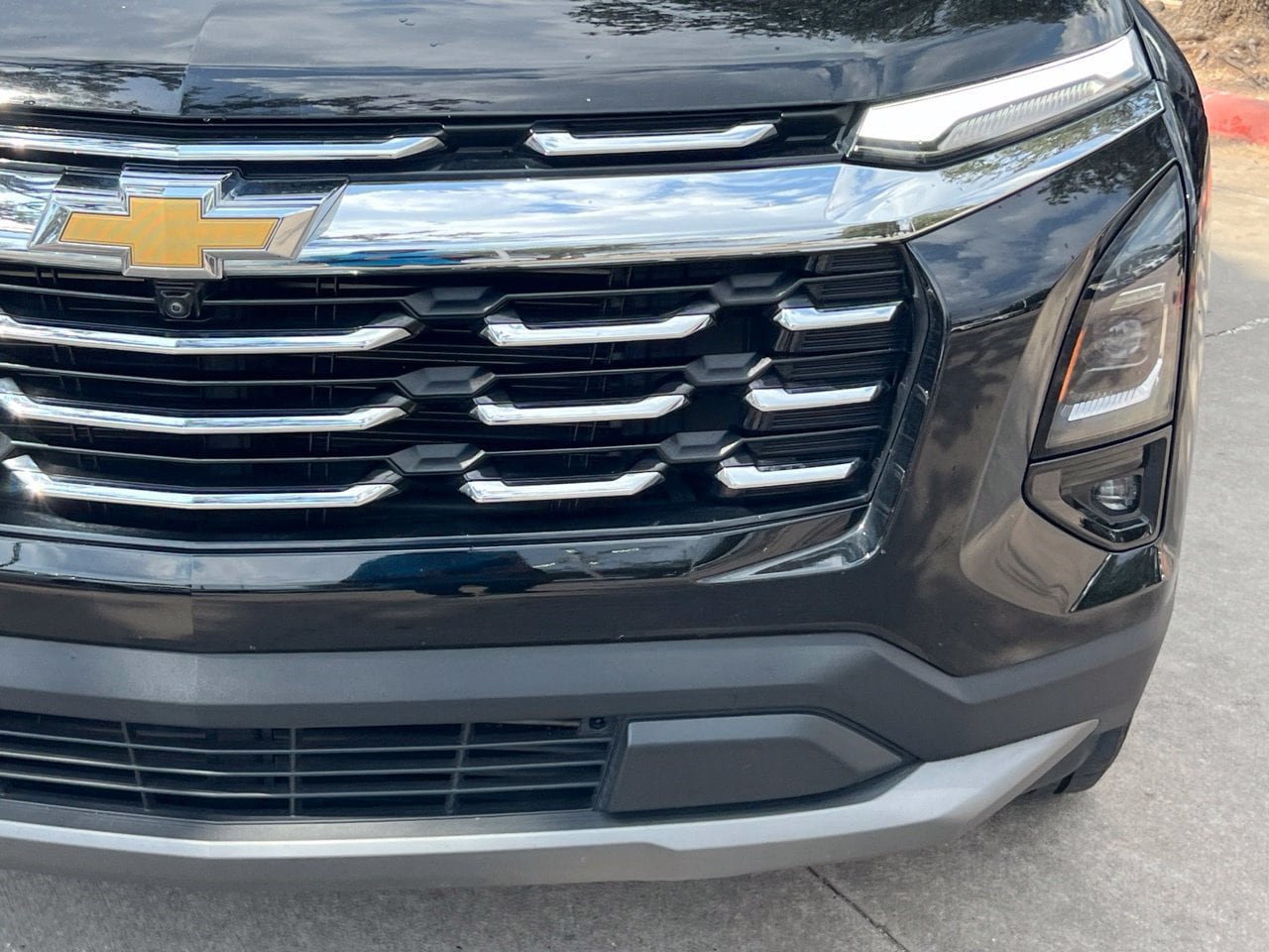 Used 2025 Chevrolet Equinox LT w/ Convenience Package II FWD image 9