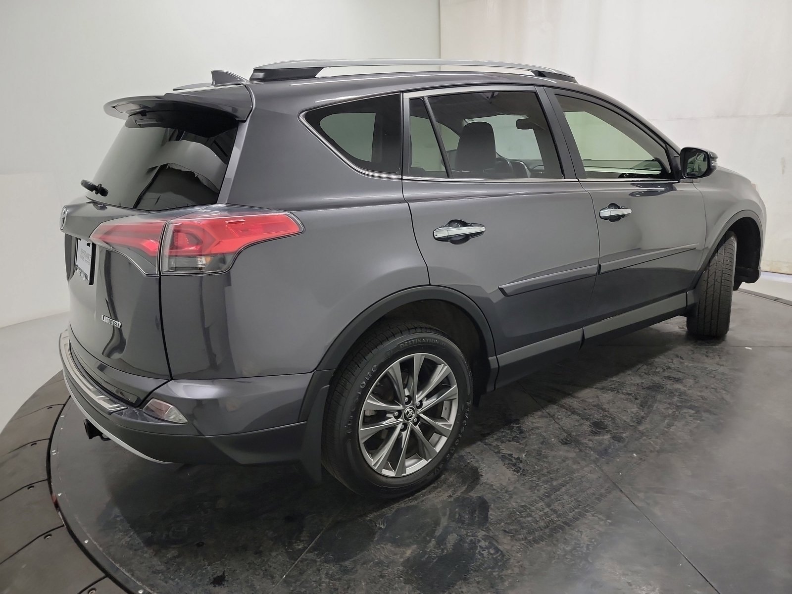 Used 2018 Toyota RAV4 Limited image 9
