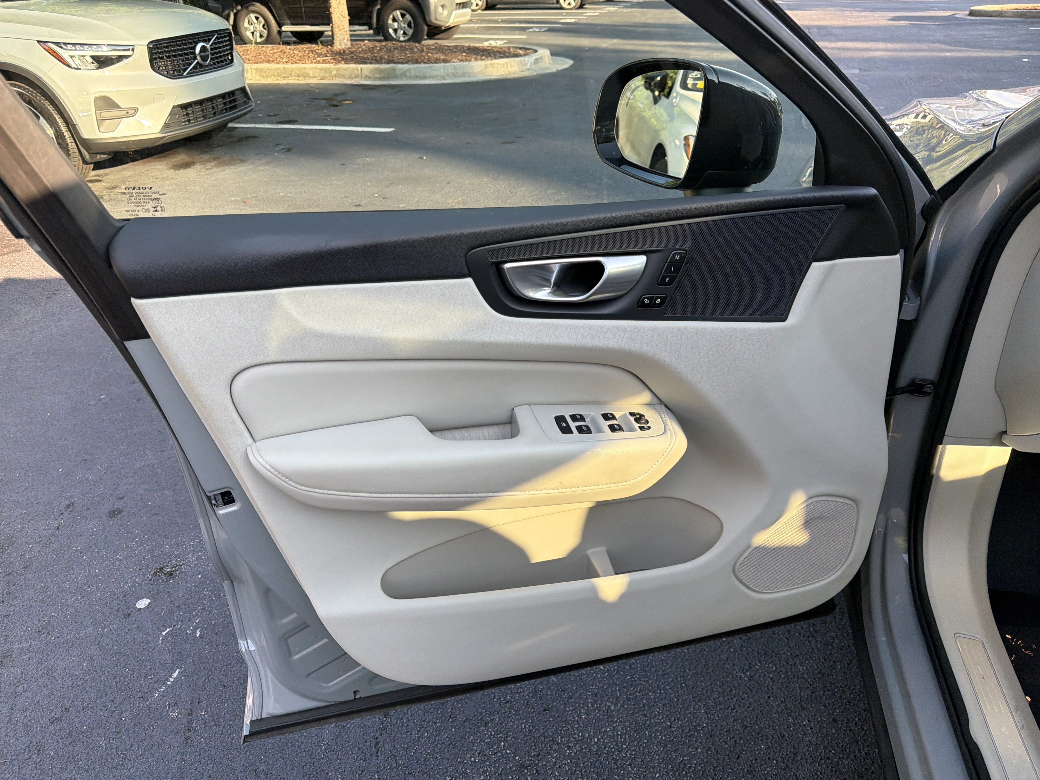 Certified 2024 Volvo XC60 B5 Core w/ Protection Package Premier AWD/4WD image 14