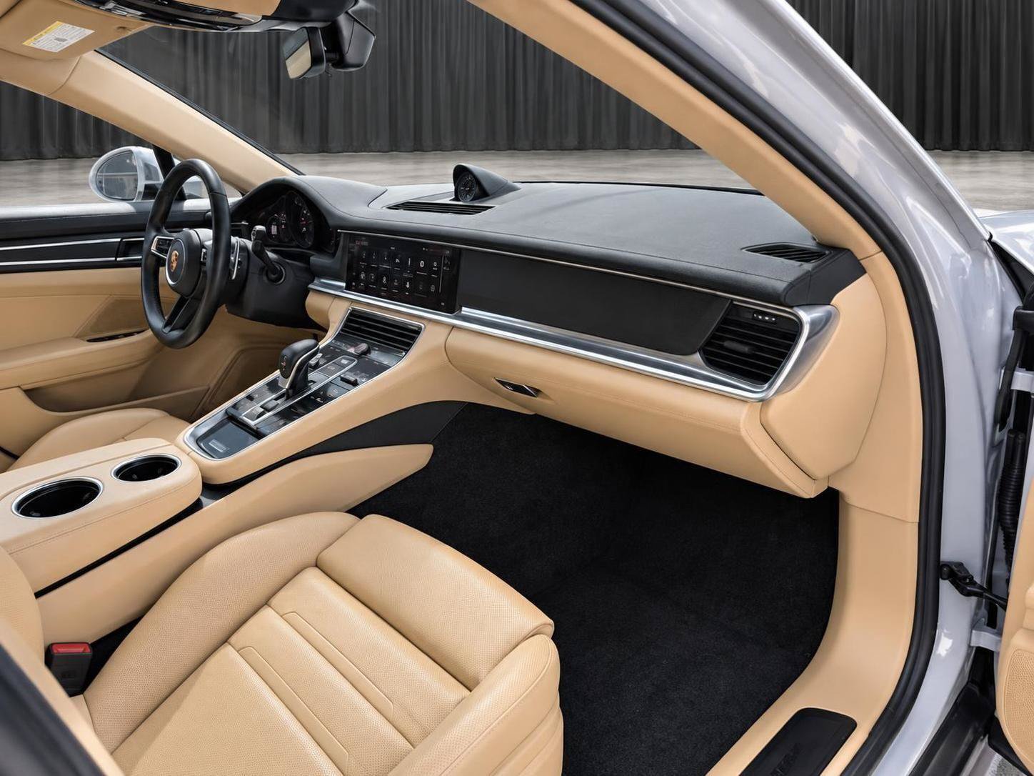 Used 2023 Porsche Panamera 4 Platinum Edition AWD/4WD image 23
