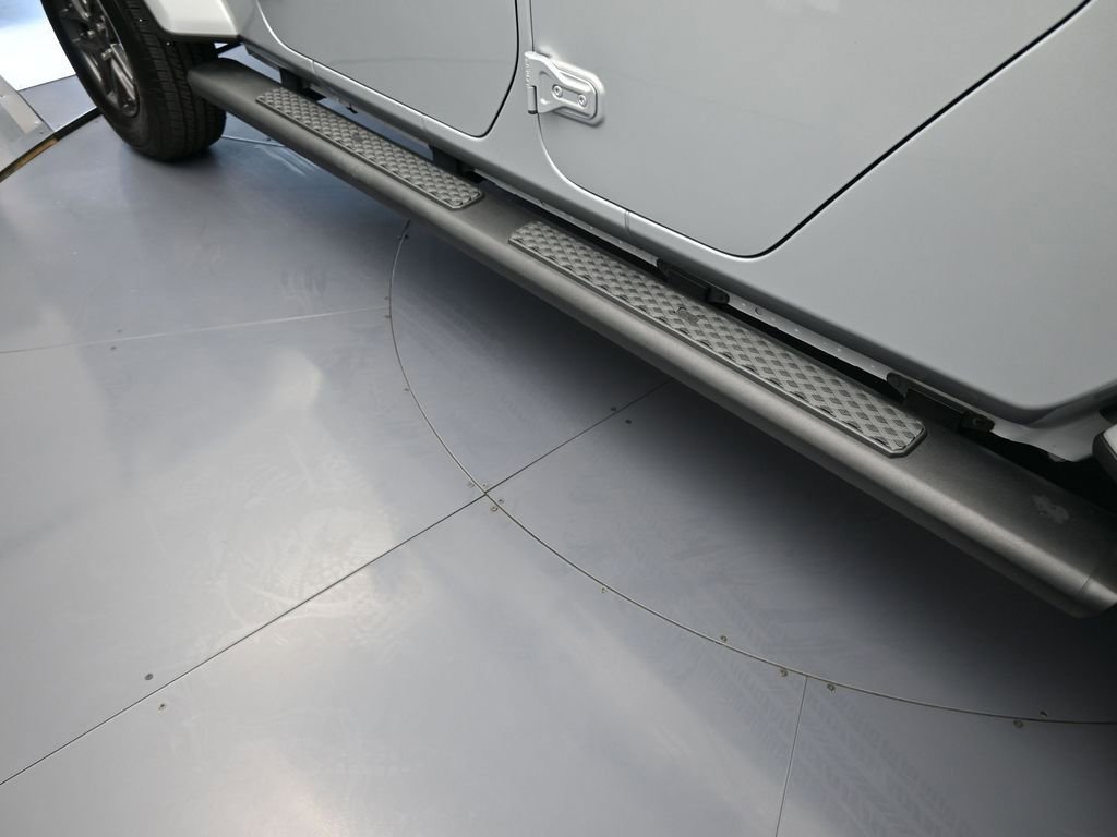 Used 2024 Jeep Gladiator Sport image 31