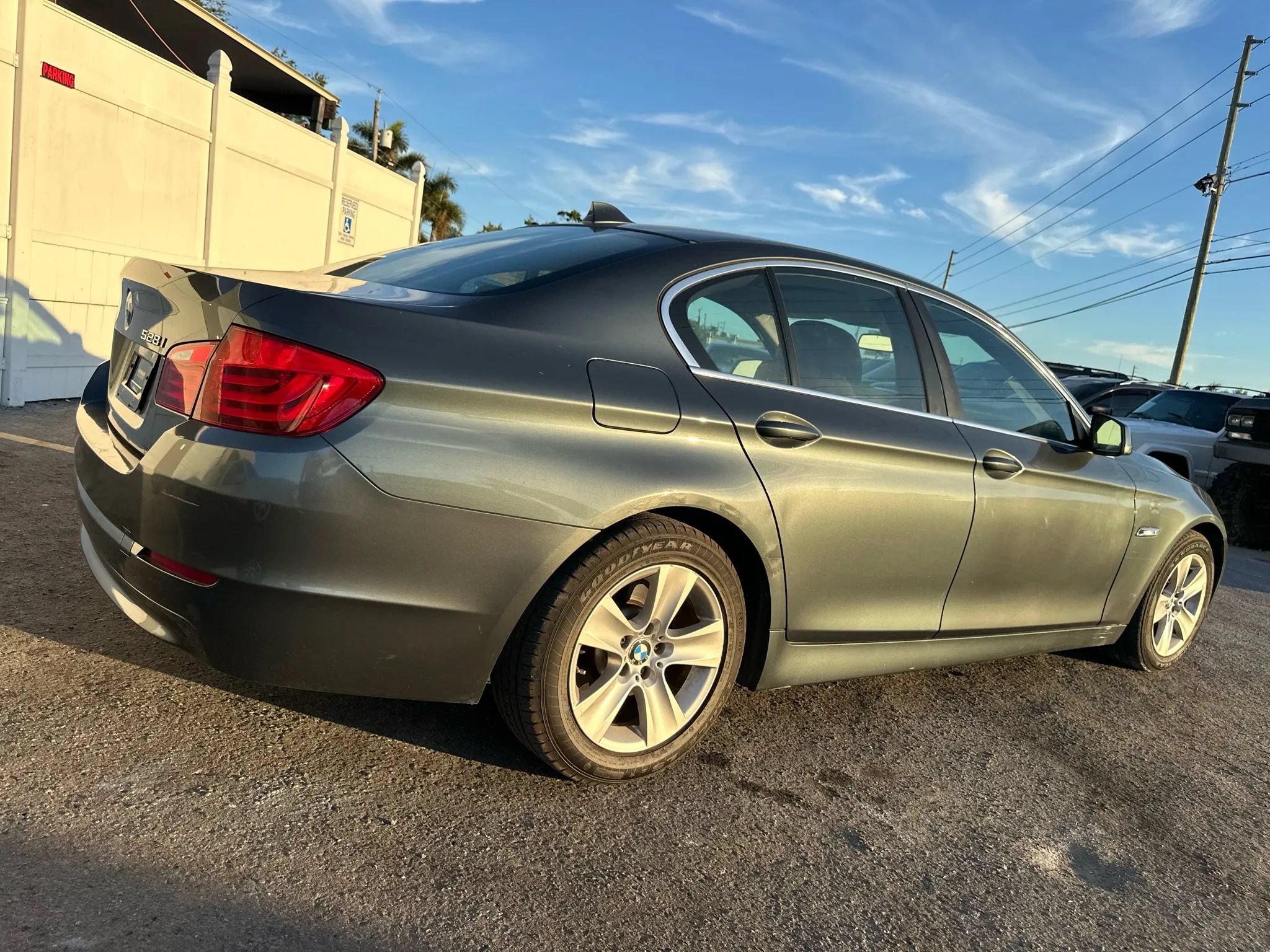 Used 2011 BMW 528i Sedan RWD image 3