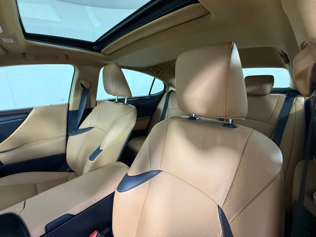 Used 2024 Lexus ES 350 w/ Premium Package FWD image 17