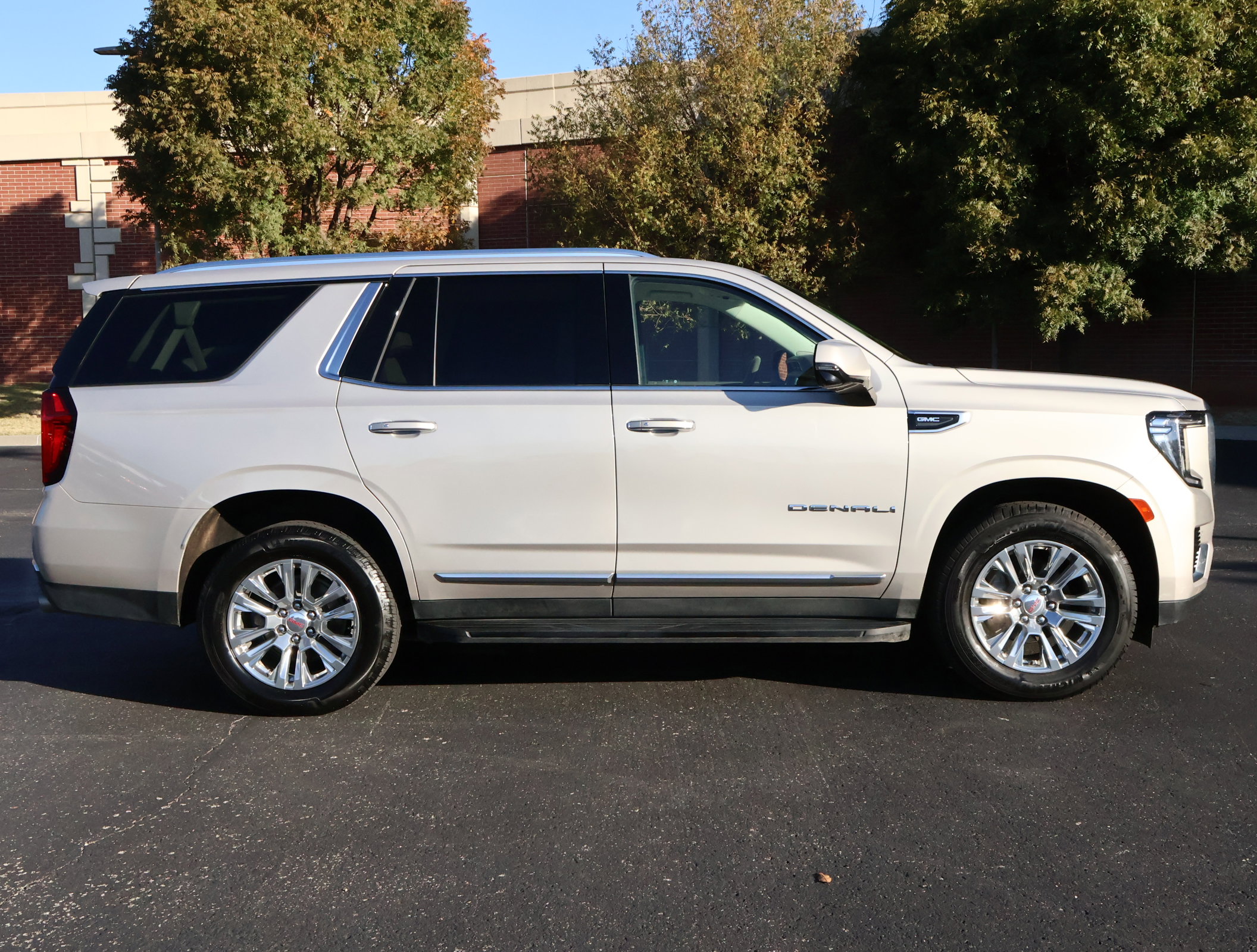 Used 2021 GMC Yukon Denali image 38