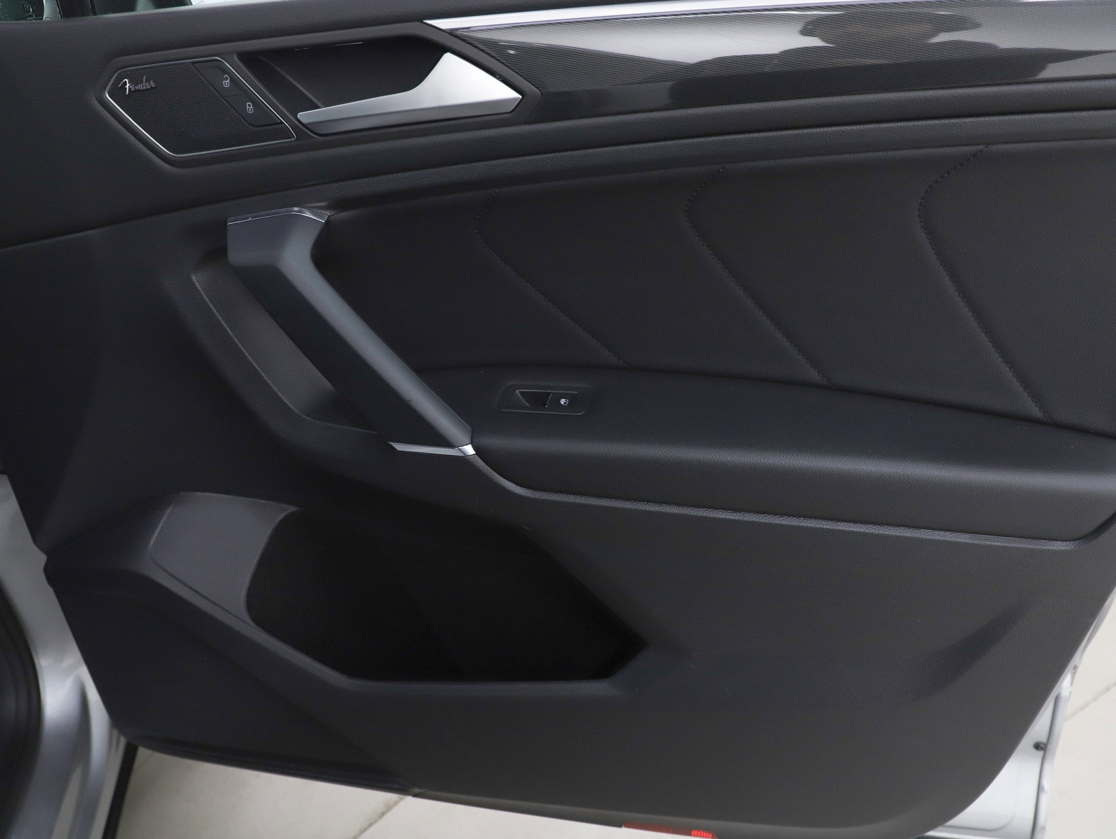 Used 2020 Volkswagen Tiguan SEL Premium R-Line w/ 3rd Row Seat Package image 9