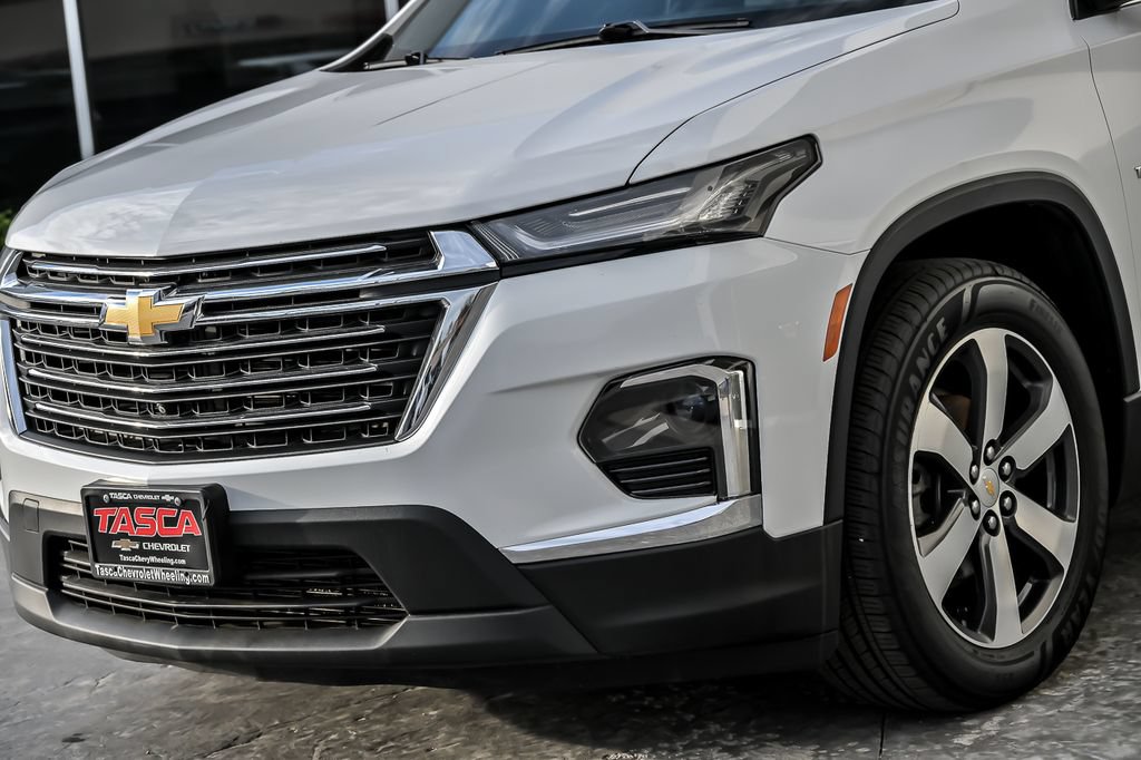 Used 2023 Chevrolet Traverse LT w/ LT Premium Package AWD/4WD image 8