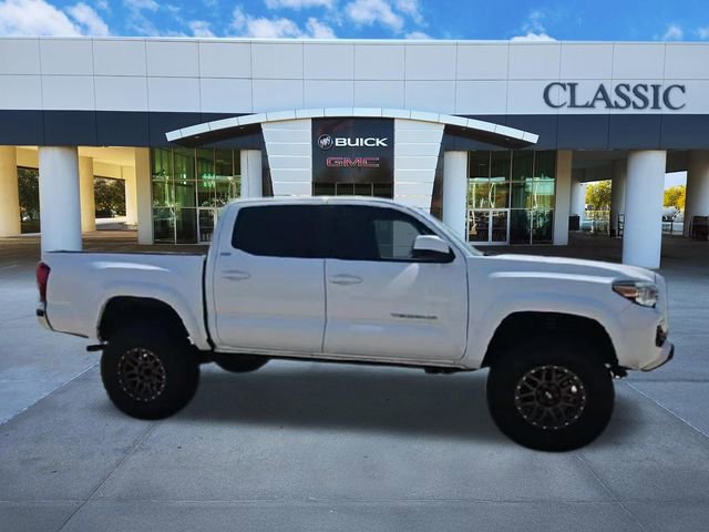 Used 2018 Toyota Tacoma SR5 AWD/4WD image 9