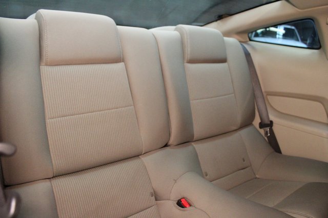 Used 2010 Ford Mustang Coupe image 12