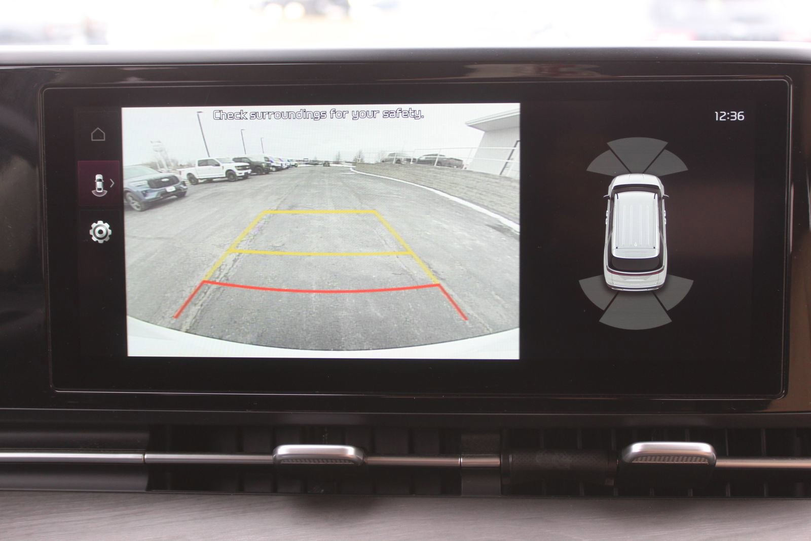 Used 2024 Kia Carnival EX image 44