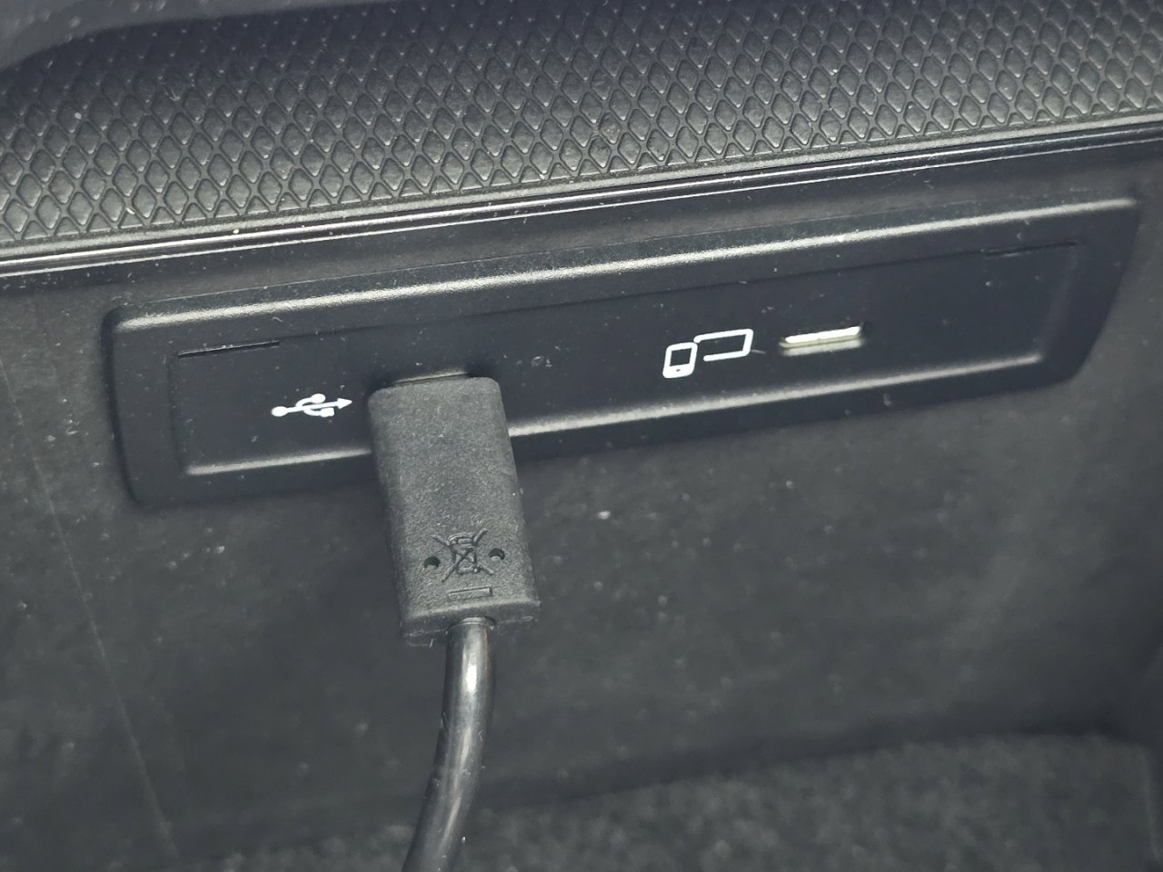 Used 2022 Mercedes-Benz GLC 300 4MATIC SUV image 10