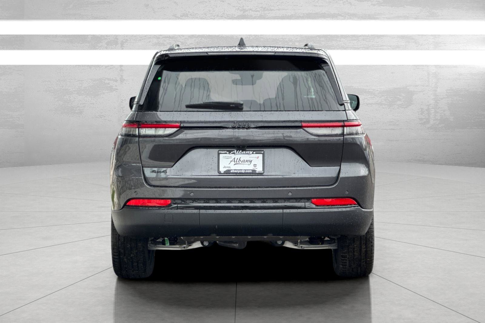 New 2025 Jeep Grand Cherokee Limited w/ Trailer Tow Package image 6