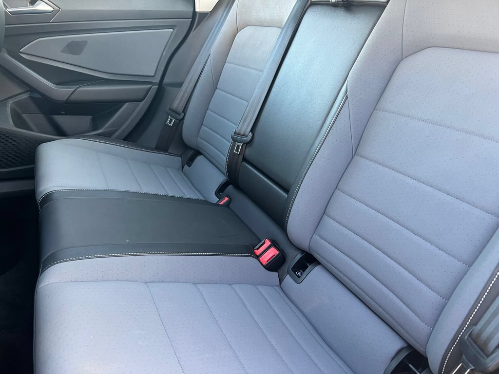 Used 2025 Volkswagen Jetta SE FWD image 13