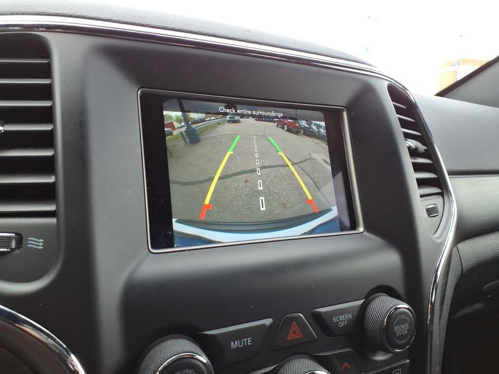 Used 2020 Jeep Grand Cherokee Laredo AWD/4WD image 18