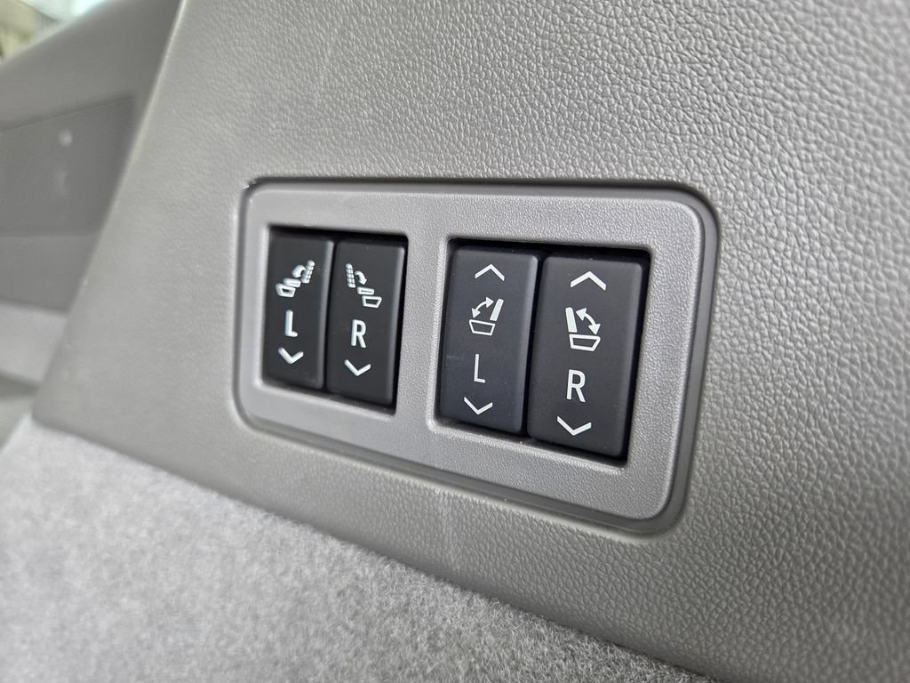 Used 2024 Cadillac XT6 Premium Luxury AWD/4WD image 41