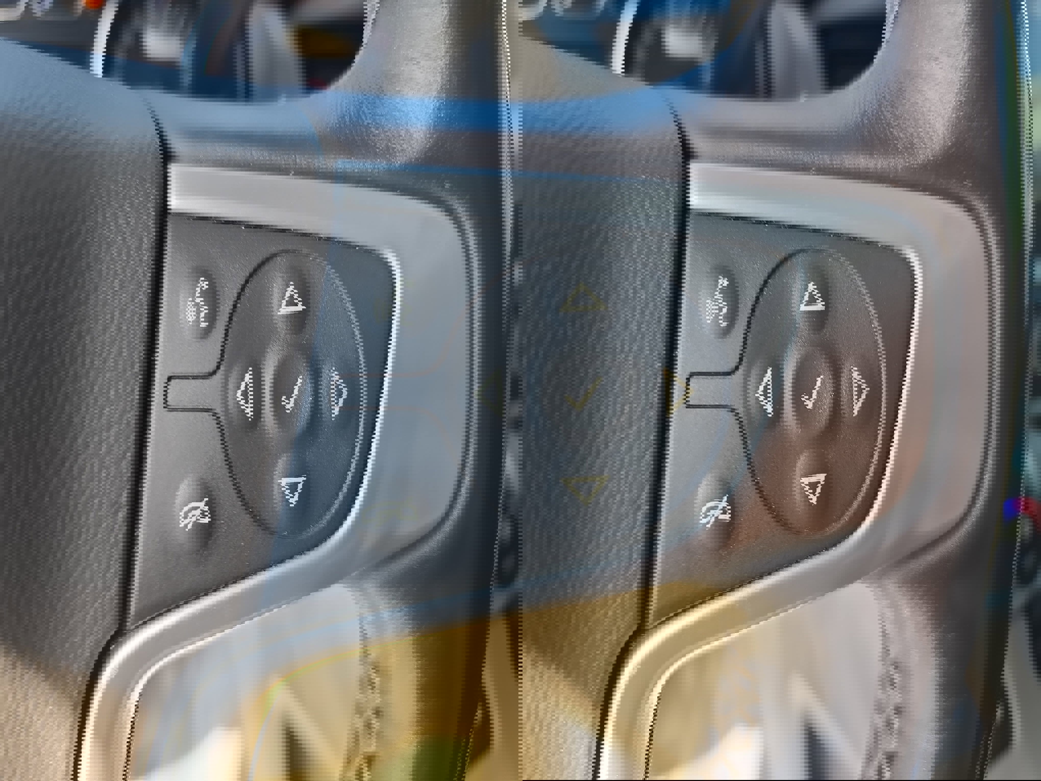 Used 2015 GMC Yukon XL SLT w/ Open Road Package image 20