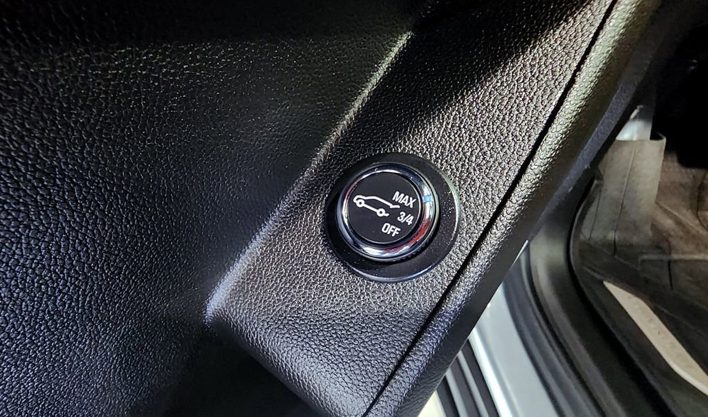 Used 2023 Chevrolet Traverse RS image 19