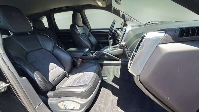 Used 2018 Porsche Cayenne AWD/4WD image 11