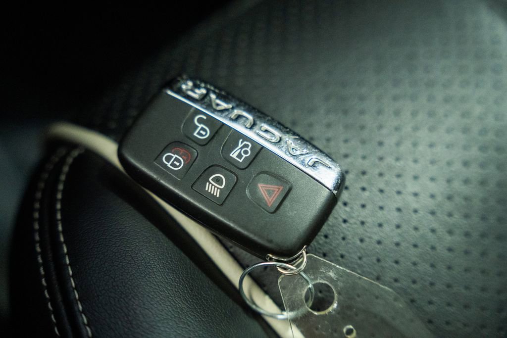 Used 2019 Jaguar XJ R-Sport image 53