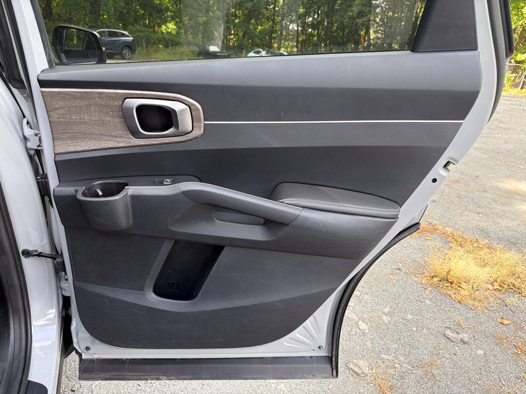 Used 2022 Kia Sorento S w/ Panoramic Sunroof Package AWD/4WD image 12