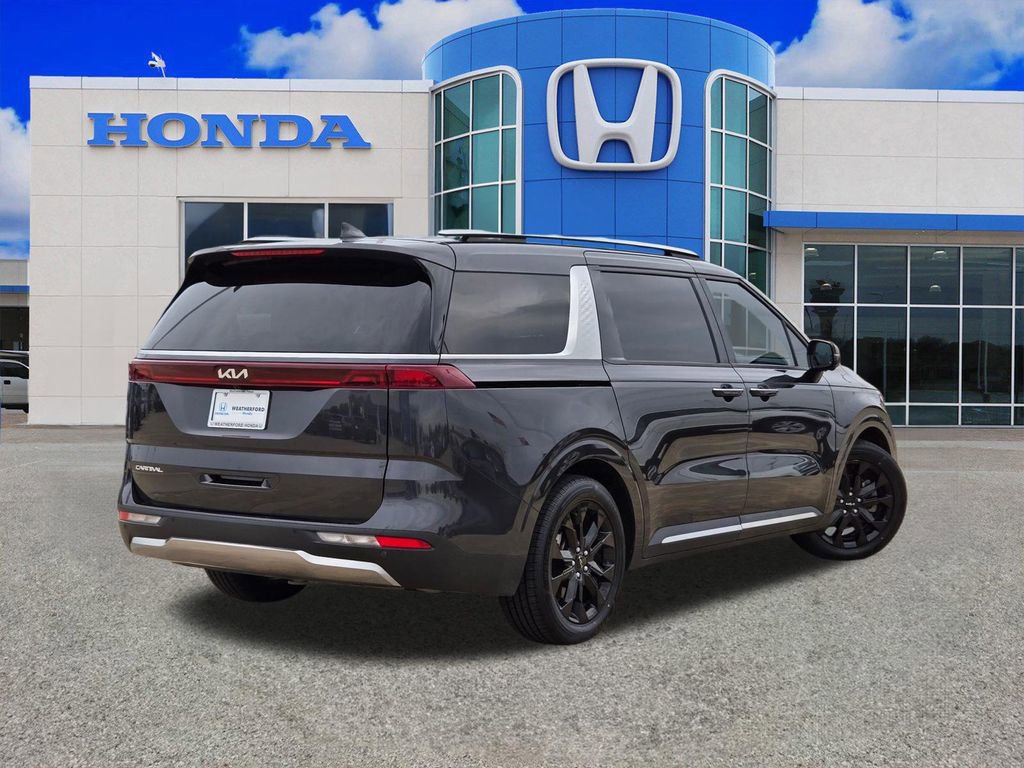 Used 2023 Kia Carnival SX FWD image 3