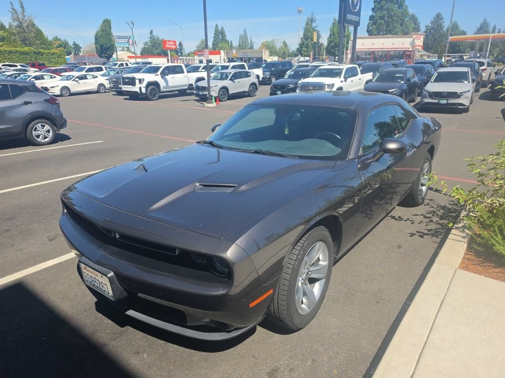 Used 2017 Dodge Challenger SXT RWD image 7