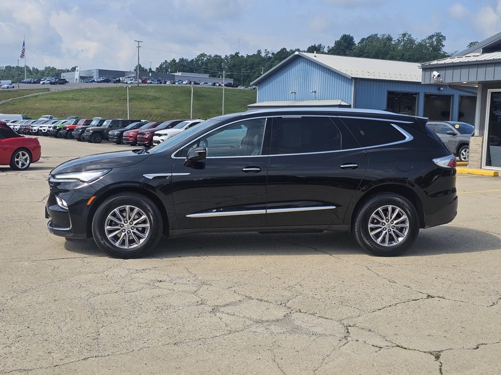Used 2024 Buick Enclave Premium image 2