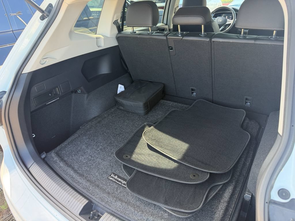 Used 2023 Volkswagen Tiguan SE w/ Panoramic Sunroof Package AWD/4WD image 25