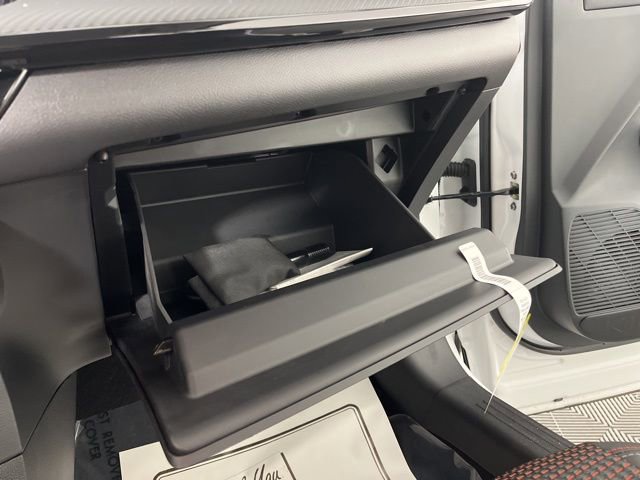 New 2026 Nissan Kicks SR image 37