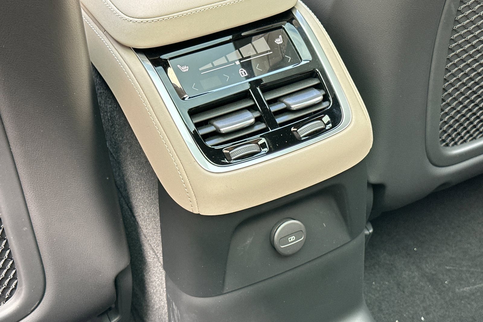 New 2026 Volvo XC90 T8 Ultra image 13
