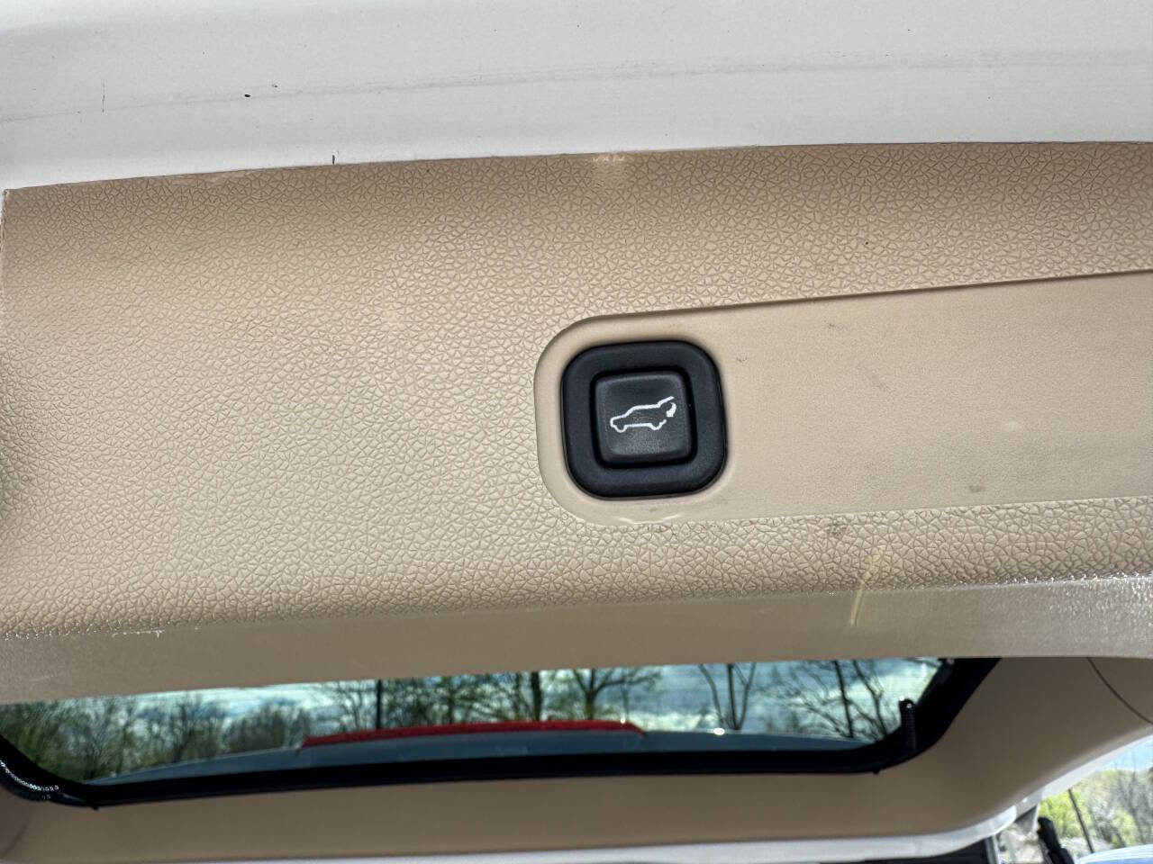 Used 2010 Chevrolet Tahoe LTZ AWD/4WD image 16