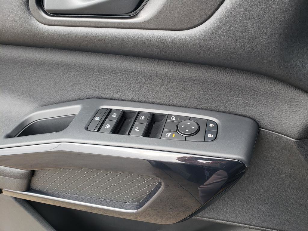 Certified 2025 Nissan Pathfinder SV image 34