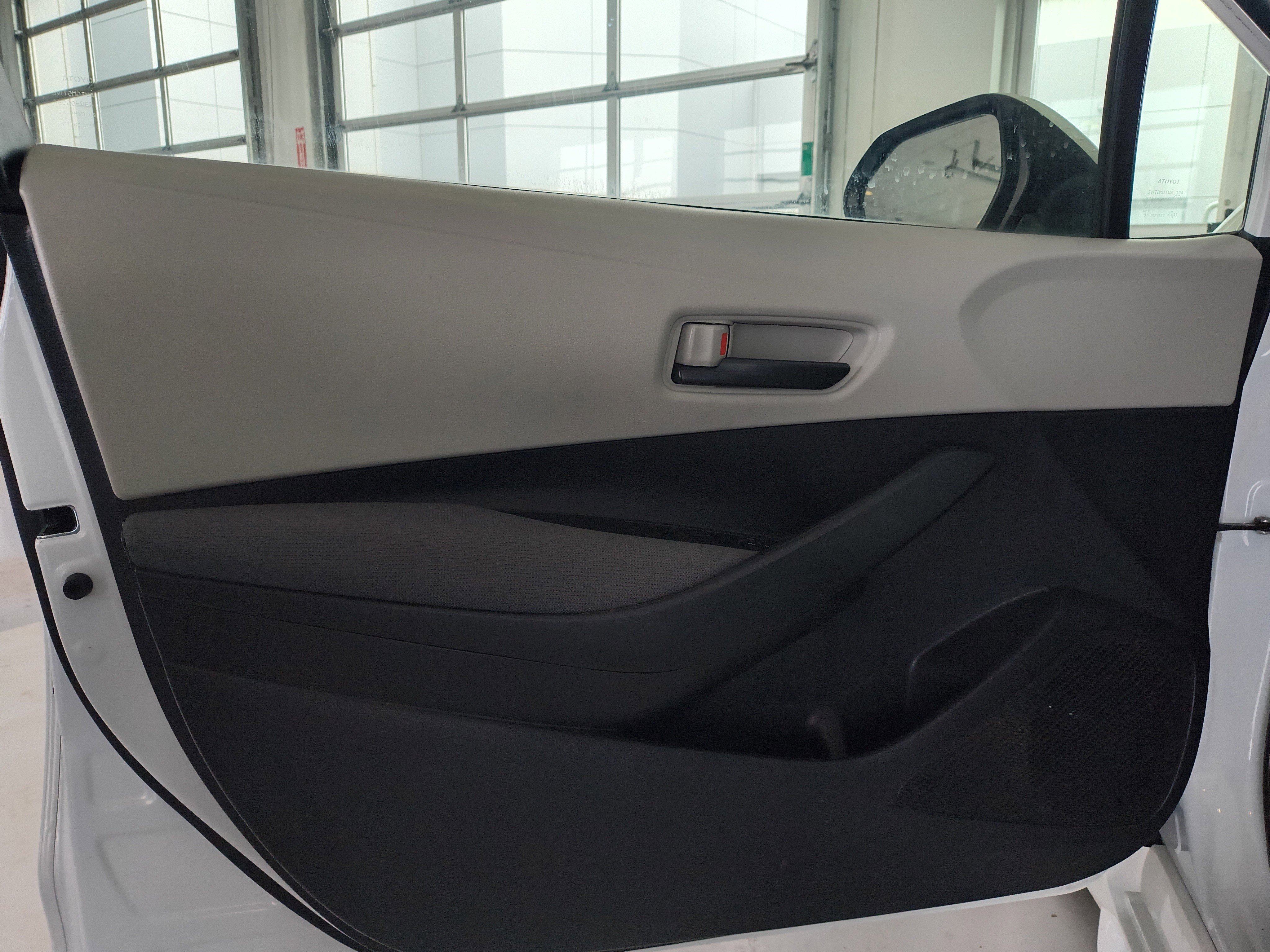 Used 2022 Toyota Corolla LE image 9