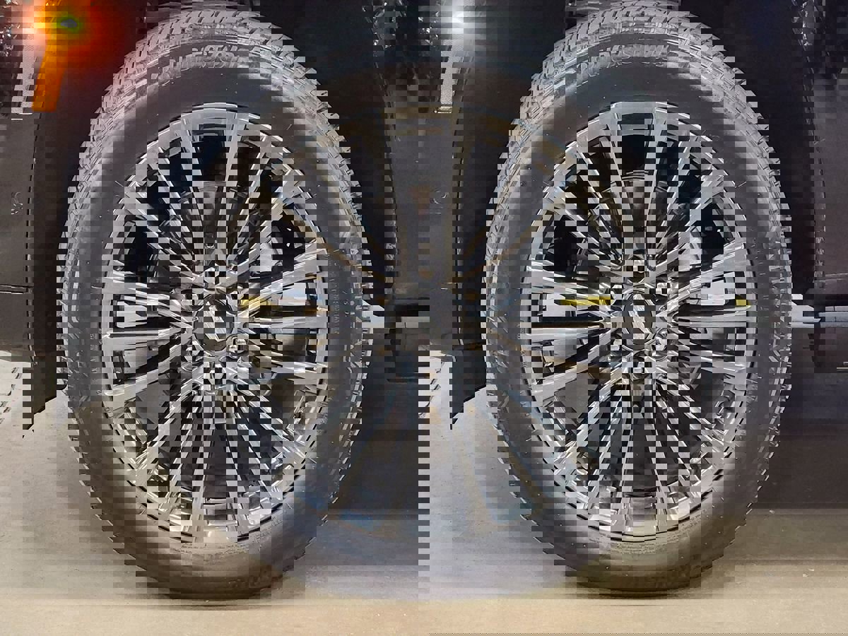 Used 2025 Cadillac Escalade ESV Sport Platinum image 28