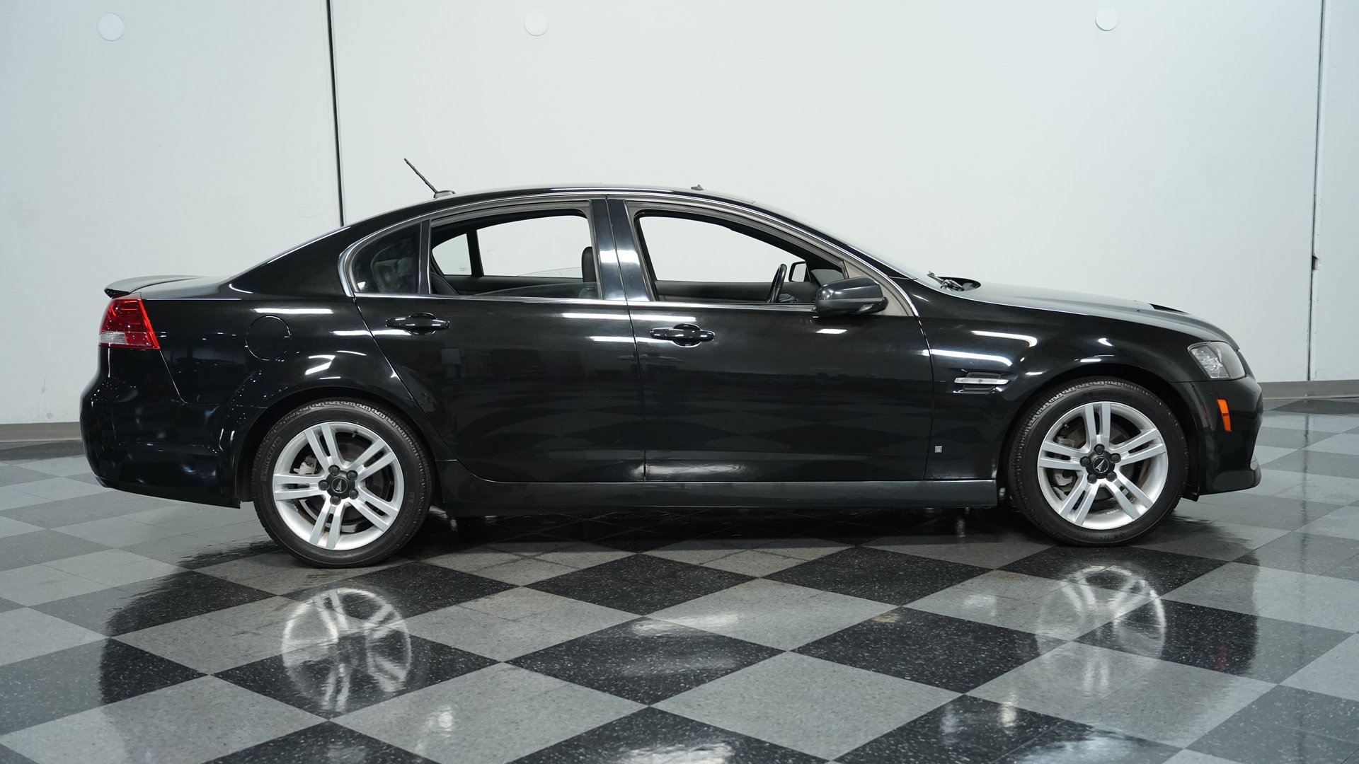 Used 2009 Pontiac G8 w/ Premium Package image 12