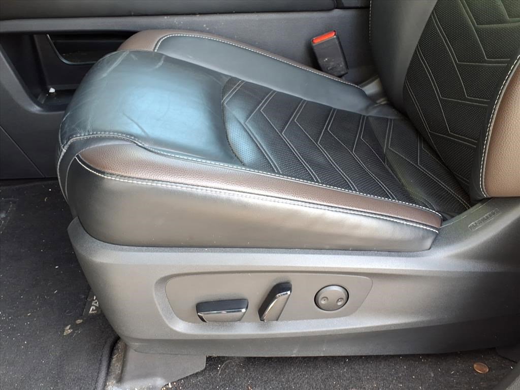 Used 2022 Nissan Pathfinder Platinum w/ Cargo Package image 12