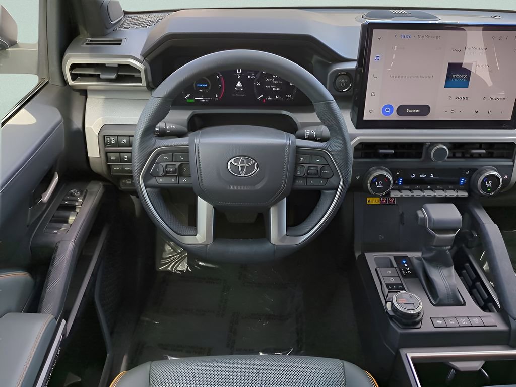 Used 2025 Toyota Tacoma Trailhunter image 15